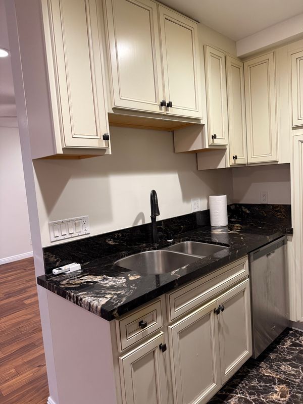 Foto del edificio - 8710 Delgany Ave