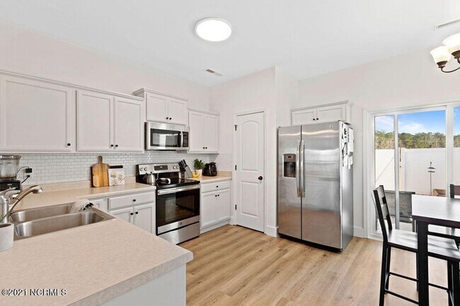 Foto del edificio - Sneads Ferry Townhouse!