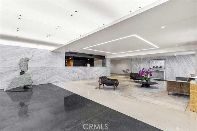 Foto del edificio - 818 N Doheny Dr