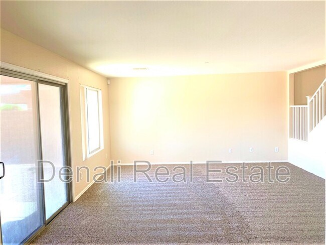 Foto del edificio - 6698 E Summerset Rd