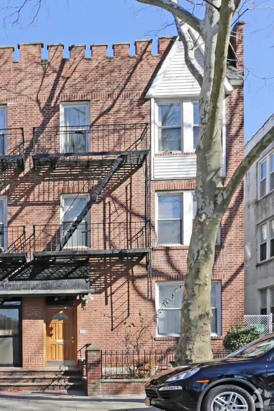 Building Photo - 18-47 Ditmars Blvd