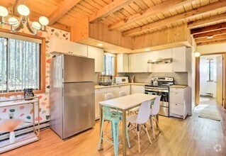 Building Photo - 7946 Sleepy Hollow Dr
