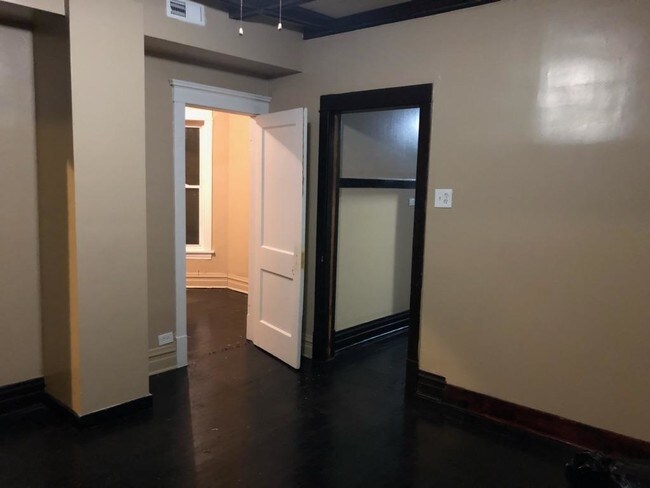 Building Photo - 7125 S Woodlawn Ave