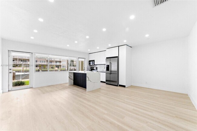 Foto del edificio - 2881 NE 32nd St