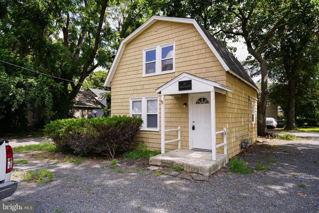 Primary Photo - 235 Newton St