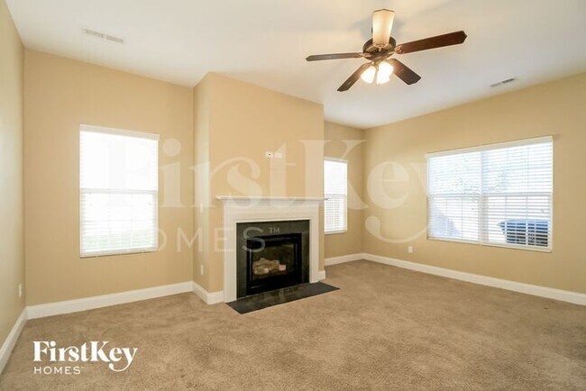 Foto del edificio - 2741 Timber Cove Ln