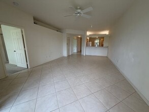Building Photo - 330 Robin Hood Cir