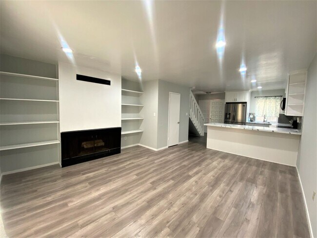 Building Photo - Welcome to your new condo in Pacific Beach...