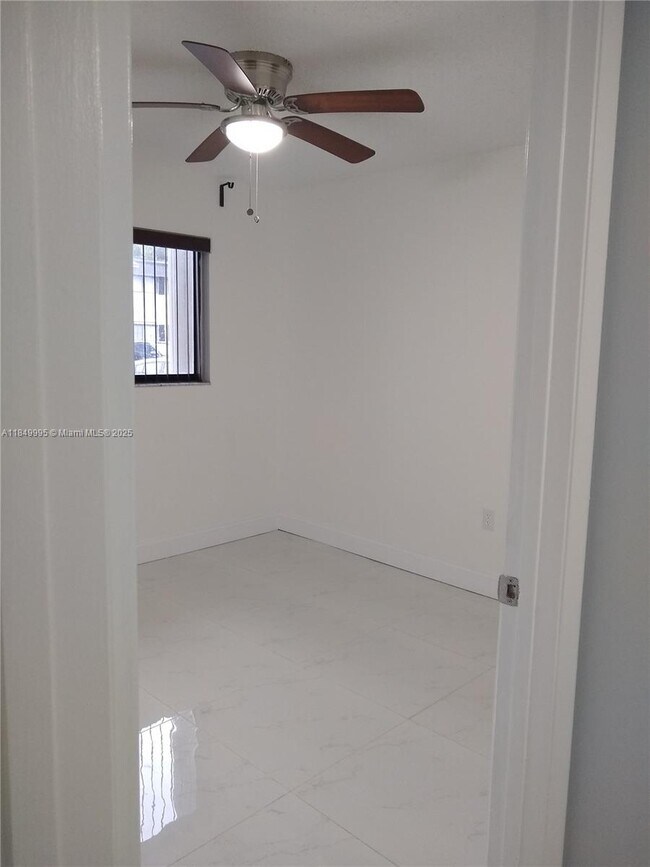 Foto del edificio - 20680 NE 4th Ct