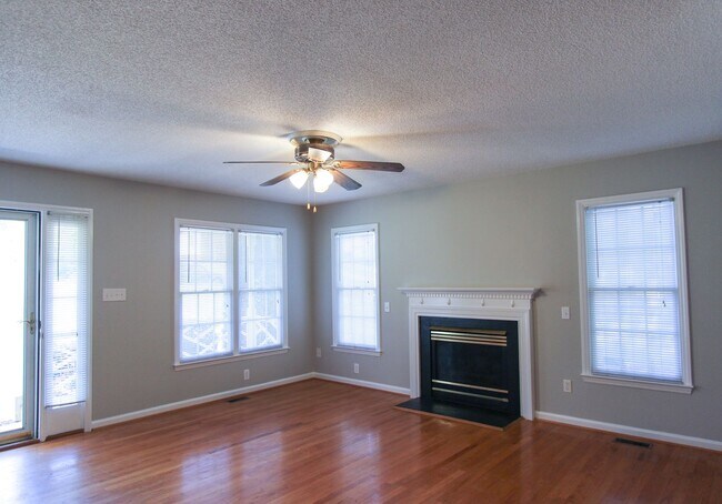 Building Photo - Adorable ranch home in convenient location...