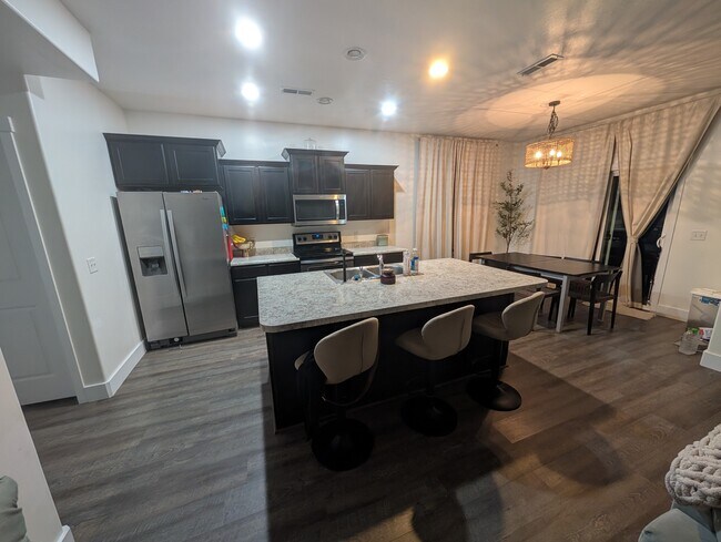 Foto del edificio - 934 Farnham Dr