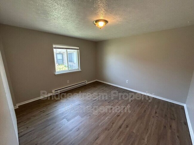 Foto del edificio - 4570 Waynedale Cir