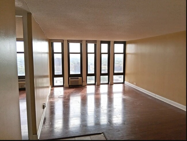 Foto del edificio - 6700 S South Shore Dr