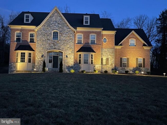 Building Photo - 1267 Kenmore Dr