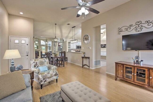 Foto del edificio - 6325 Wildhaven Dr