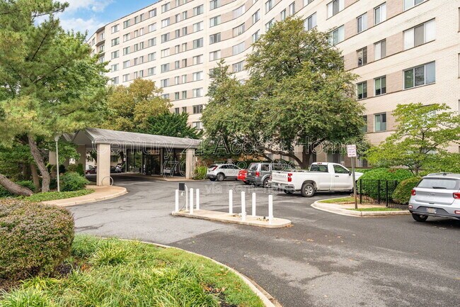 Foto del edificio - 1200 N Nash St