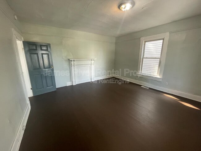 Building Photo - 2019 Main St