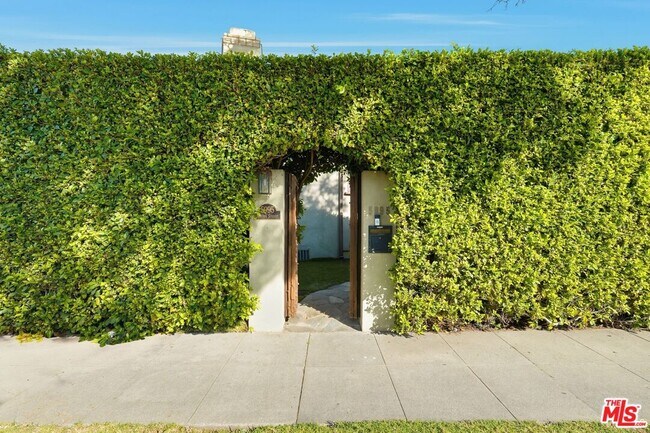 Foto del edificio - 5995 Saturn St