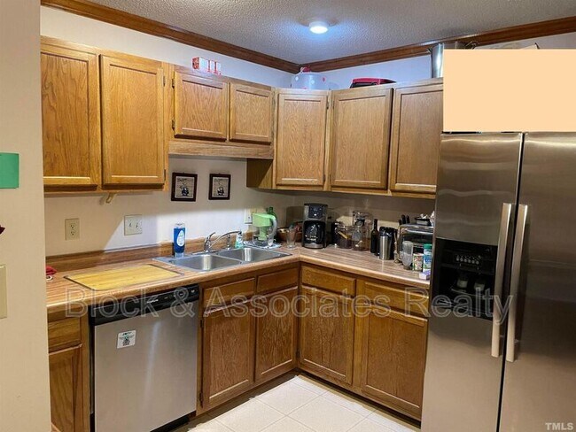 Foto del edificio - 300 W Woodcroft Pkwy