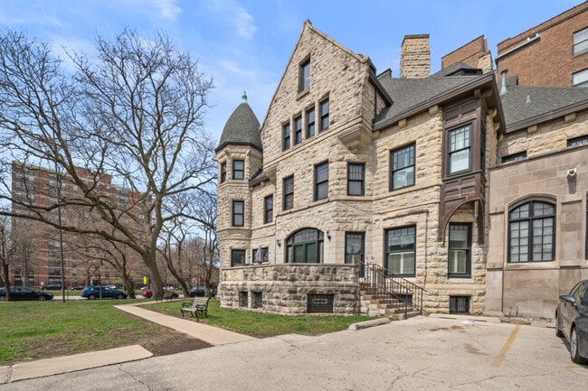 Building Photo - 4545 S Drexel Blvd