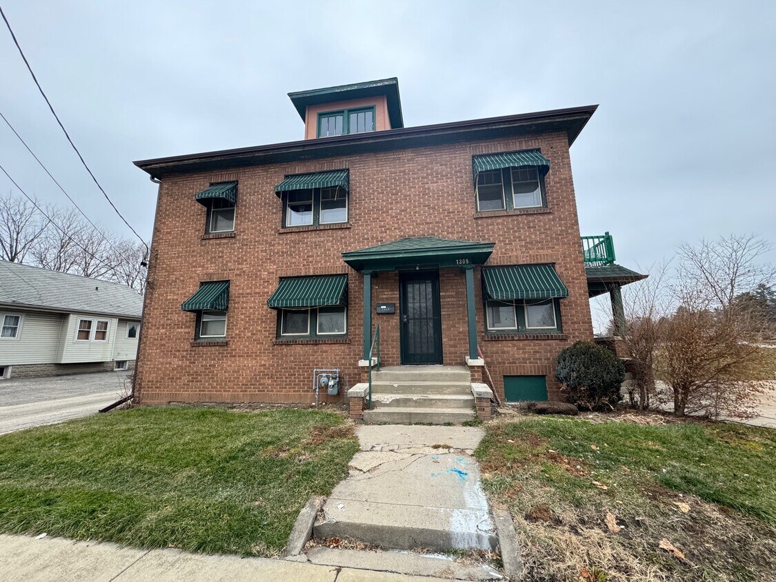 Primary Photo - 1307 Vernon St