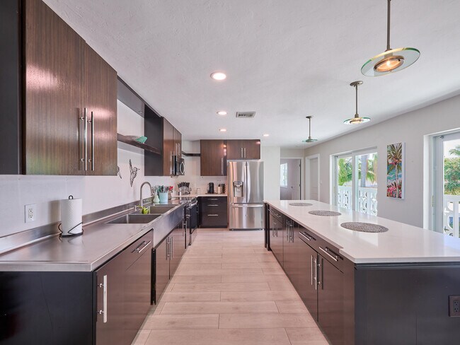 Building Photo - 2649 Lake Dr