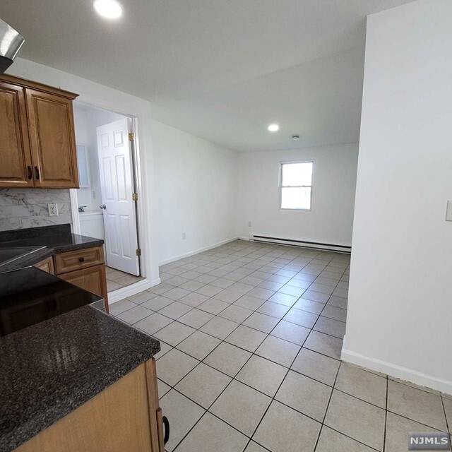 93 Dixon Ave, Paterson, NJ 07501 Room for Rent in Paterson, NJ