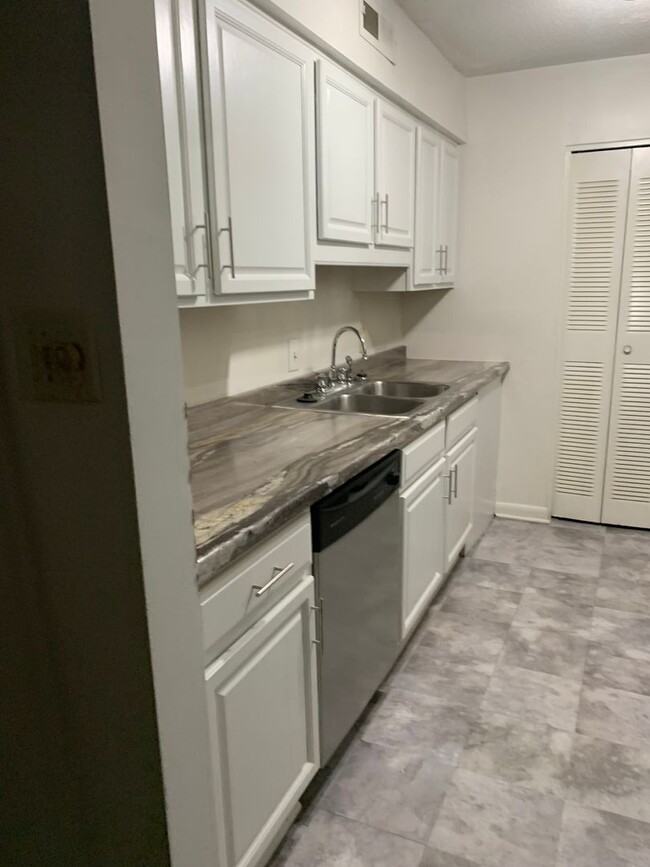 Building Photo - LOCATED NEAR CRABTREE-- CONDO AT MARTINIQU...