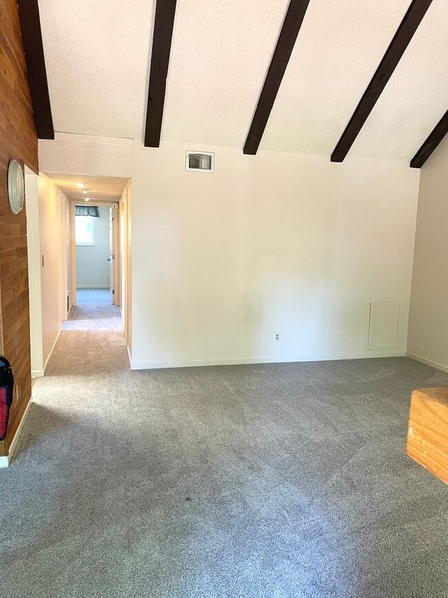Building Photo - 1237 S Dillon Way