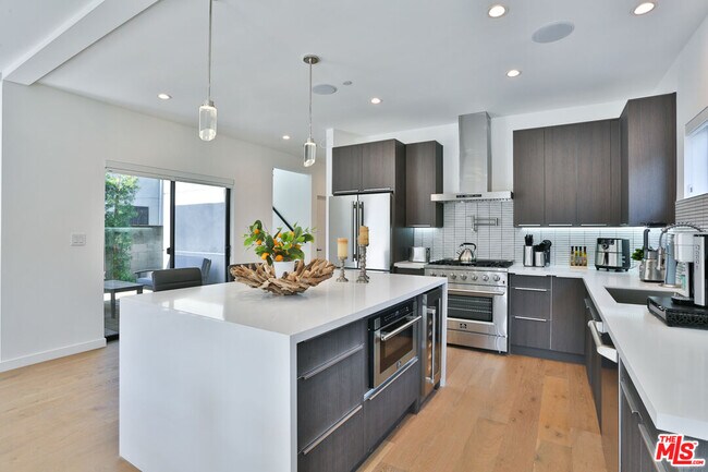 Foto del edificio - 1622 S Mansfield Ave