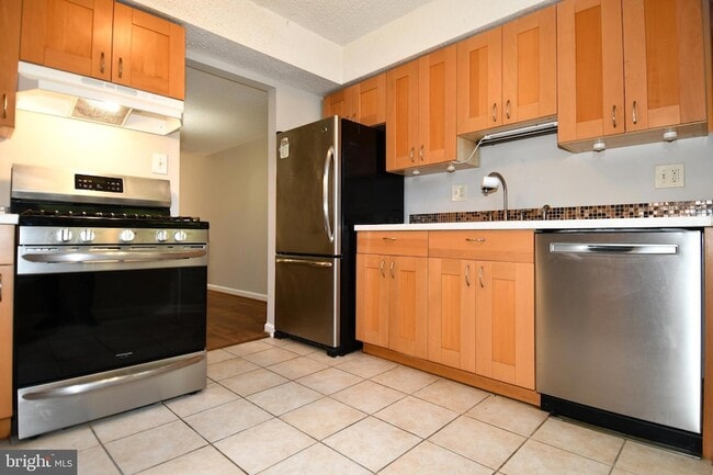 Building Photo - 9619 Nonquitt Dr
