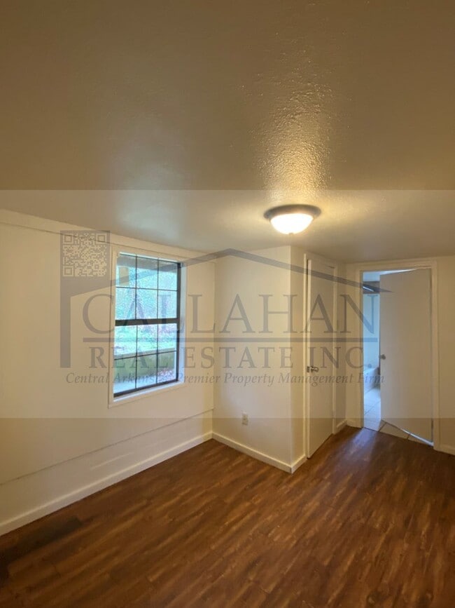 Building Photo - 700 W 33rd St