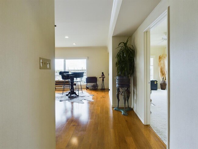 Building Photo - 1302 Marina Bay Dr