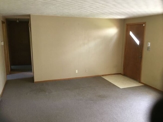 Photo - Fantastic 3 Bedroom with a Bonus Room and 1-3/4 Bath Ranch Home with 1 car attached garage - Near...