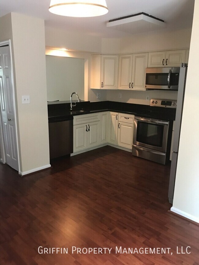 Building Photo - 8610 Woodland Manor Dr