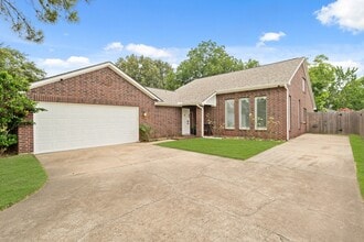 Building Photo - 703 Canyon Garden Dr