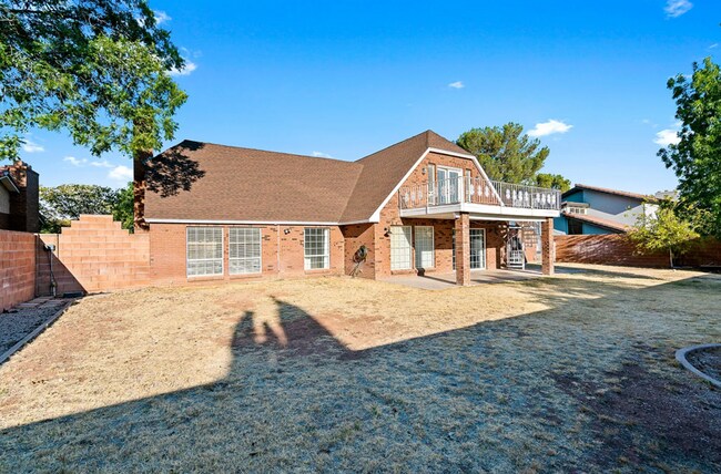 Foto del edificio - Beautiful 4 Bedroom Home! Pet Friendly