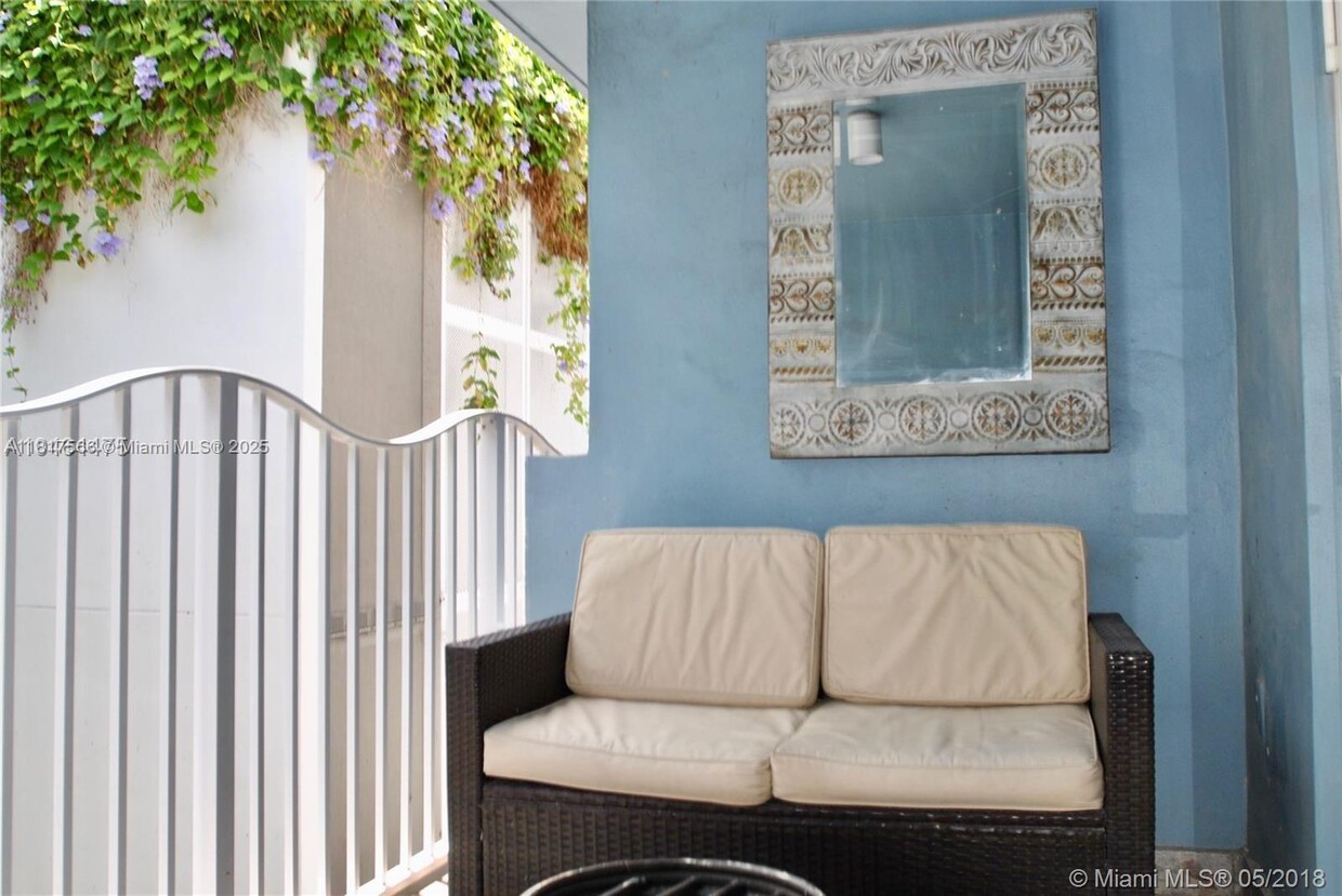 Photo - 61 Collins Ave (Miami Beach, FL)