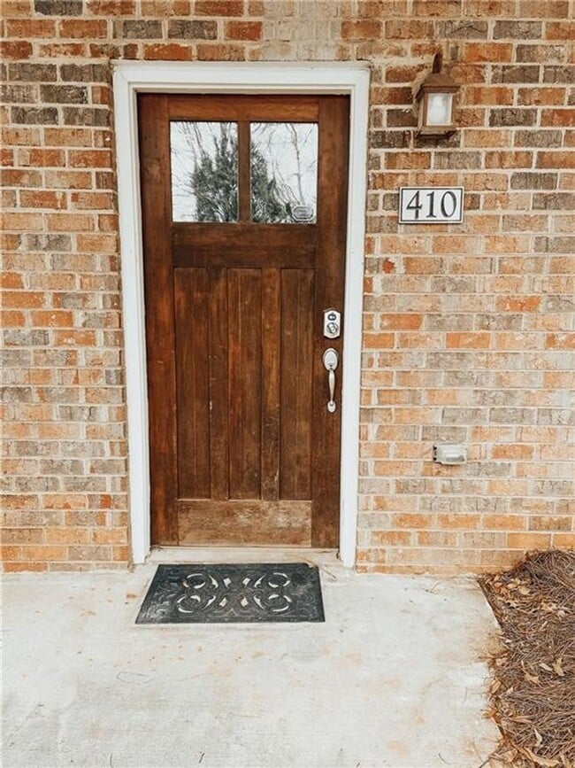 Building Photo - 833 Old Greenville Hwy