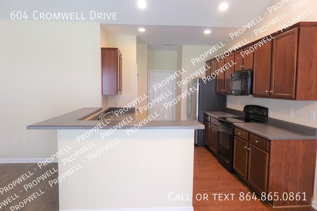 Foto del edificio - 604 Cromwell Dr