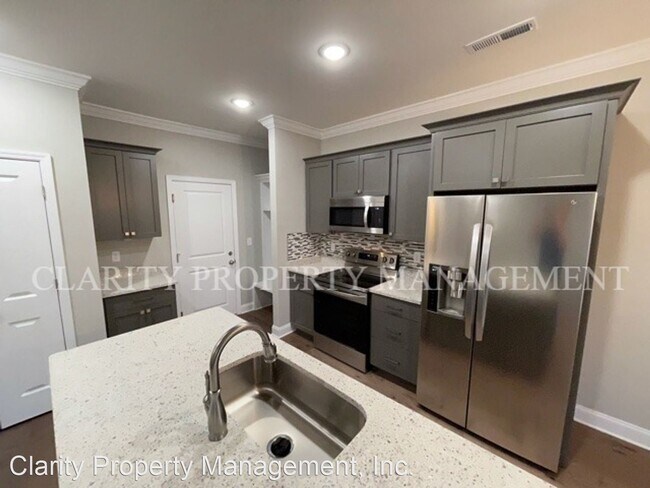 Building Photo - 2 br, 2.5 bath House - **535 Bellingham Dr...
