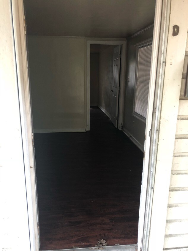 Primary Photo - 1145 Sloan Ave