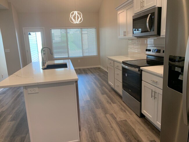 Foto del edificio - Located in SE Lincoln! Newer ranch townhome with 2 stall garage. Spacious 3 bedrooms/3 bathroom, ...