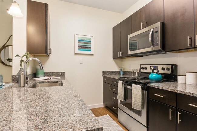 Foto del edificio - 2 br, 2 bath  - 120 Burkhall St Unit 211