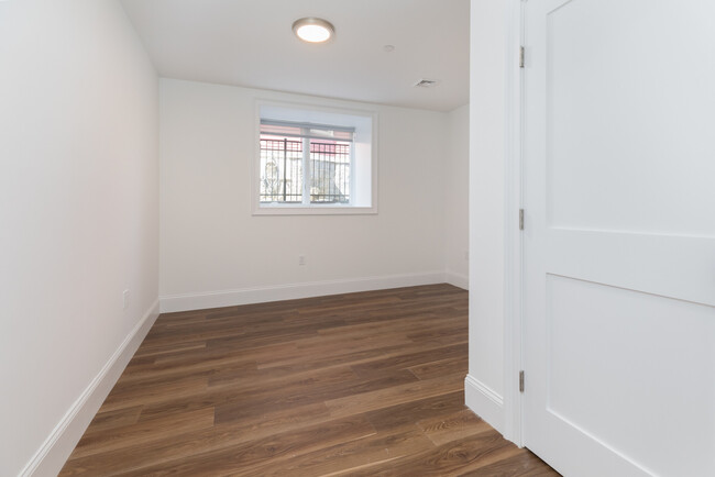 Foto del edificio - 143 E Cottage St