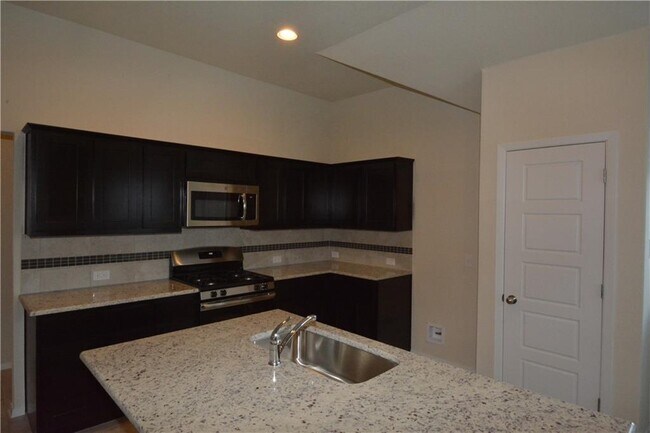 Foto del edificio - 5809 Marostica Ln