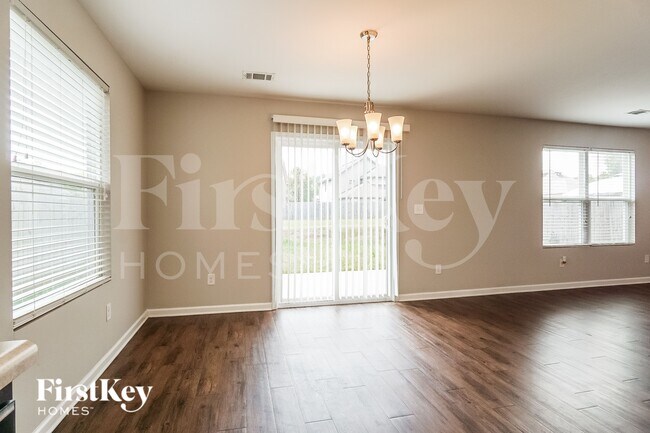 Foto del edificio - 4778 Woodford Cir