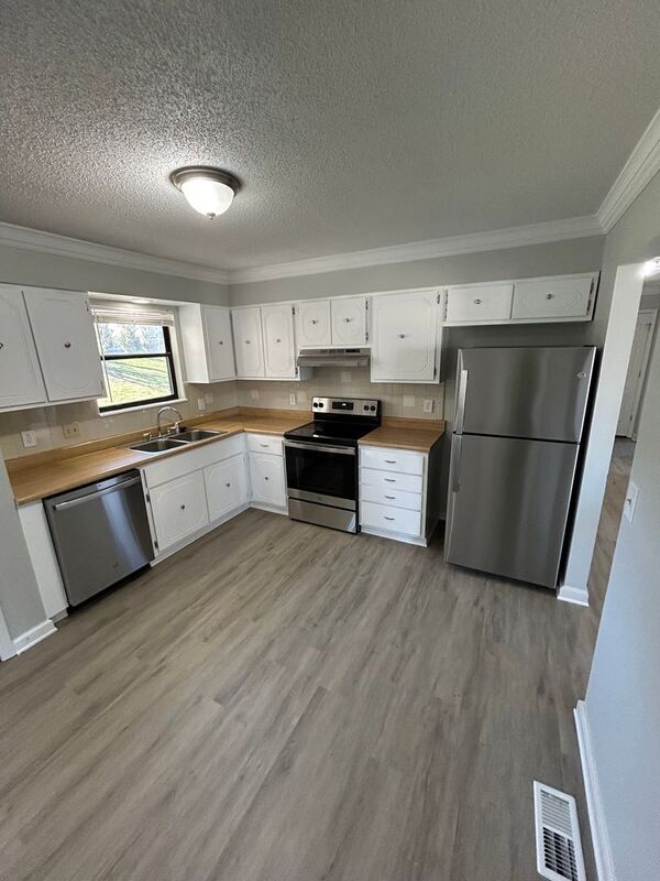 Building Photo - 1421 Navaho Trail