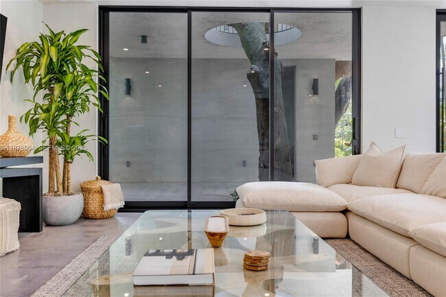 Foto del edificio - 1000 NW 9th Ct