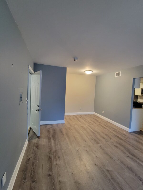 Building Photo - 1145 Hartford Ave